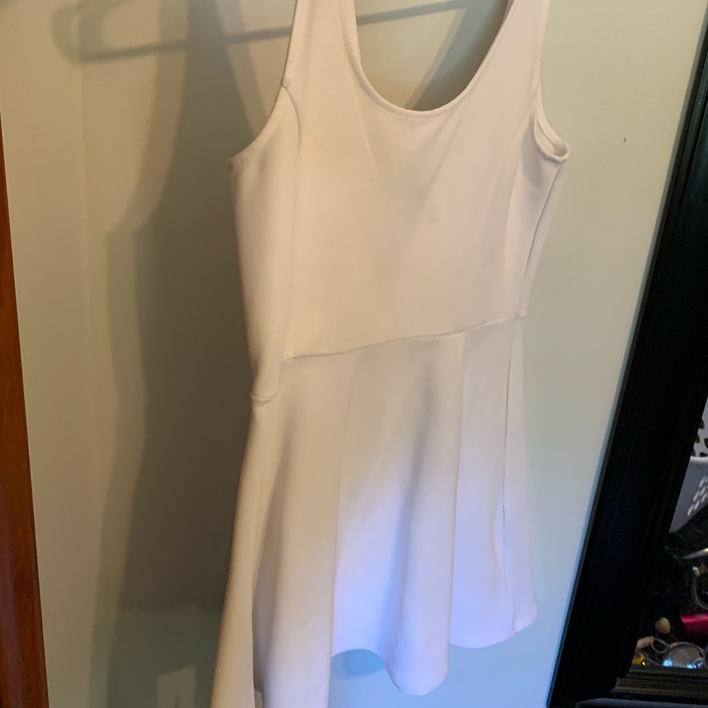 White short (flows) dress